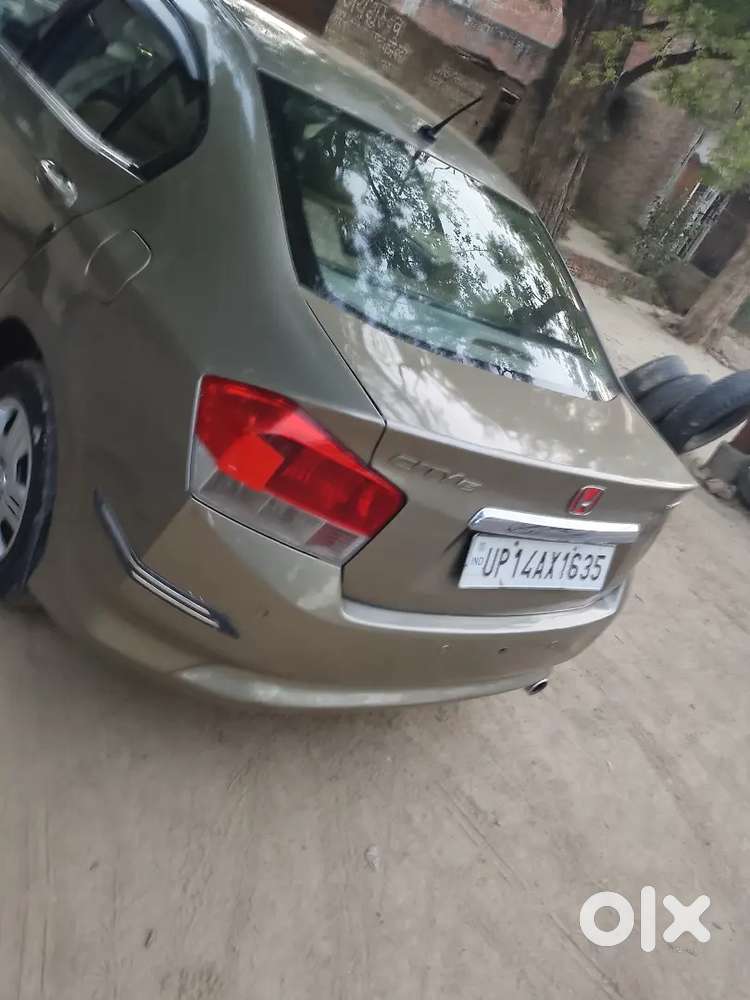 गाड़ी एकदम मेन्टेन है गाड़ी में एक भी रुपए का काम नहीं है