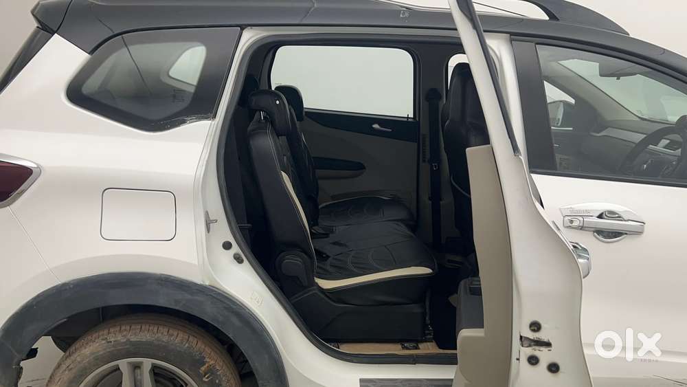 Renault Triber 1.0 Rxz Dual Tone, 2022, Petrol