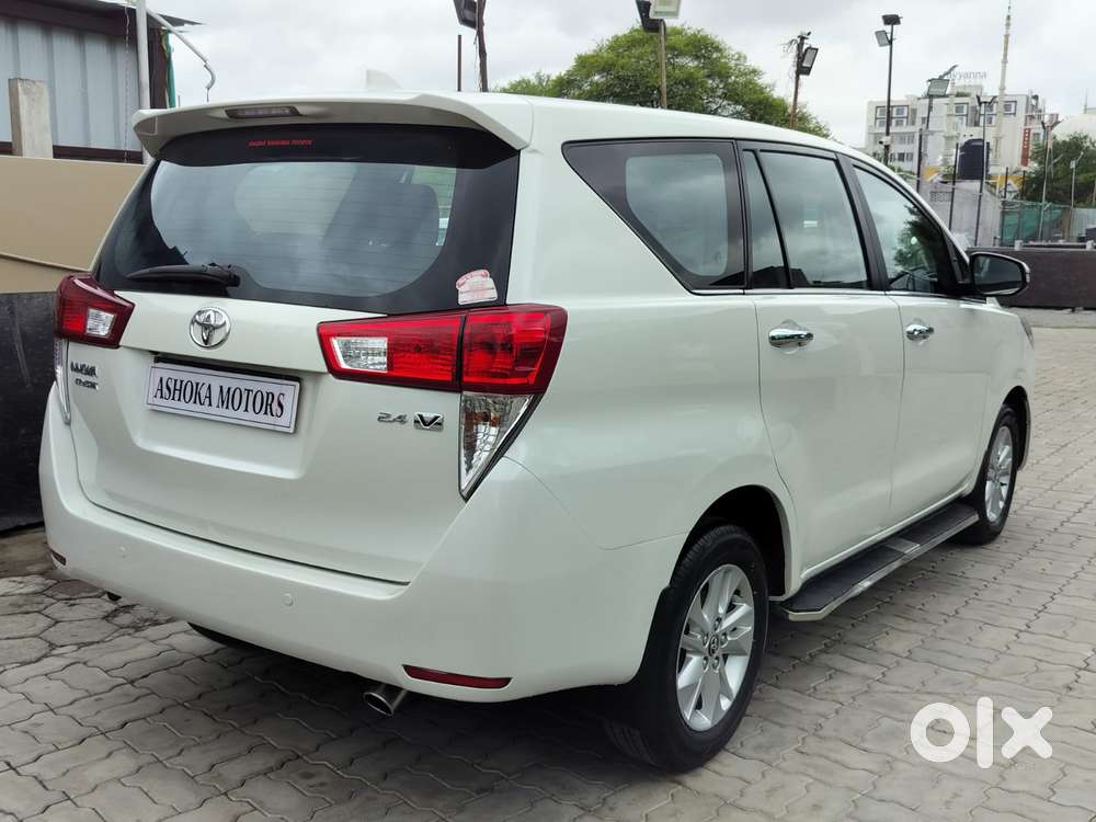 Toyota Innova Crysta 2.4 V 8 Str, 2017, Diesel
