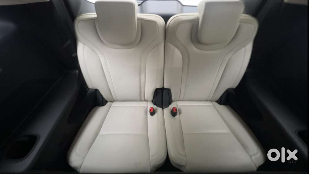 Mahindra Xuv700 2.0 Ax 7 Petrol At Str, 2023, Petrol