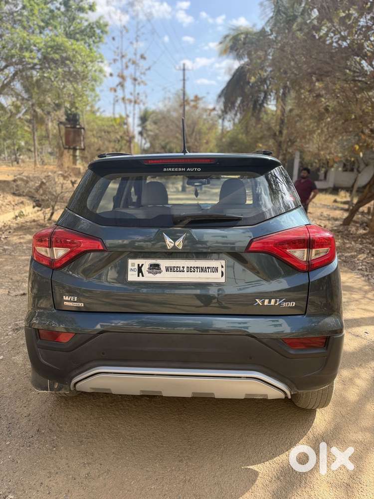 Mahindra Xuv300 1.2 W8 (o) Amt Petrol, 2023, Petrol