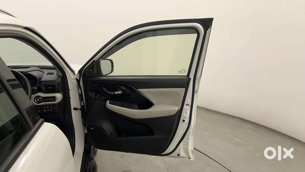 Maruti Suzuki Grand Vitara 1.5 Alpha Smart Hybrid At, 2025, Petrol