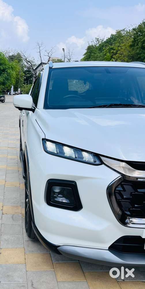 Maruti Suzuki Grand Vitara 1.5 Alpha Plus Intelligent Hybrid Ecvt, 2..