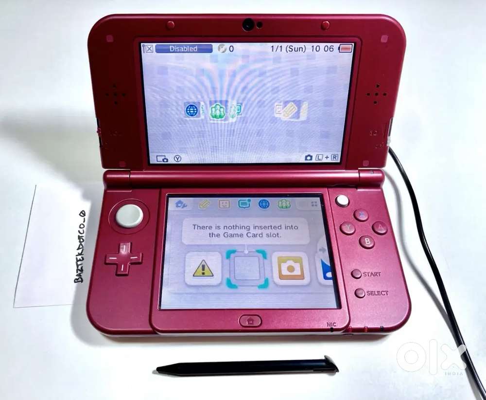 Nintendo 3DS XL New Toys R Us Red all original with packaging