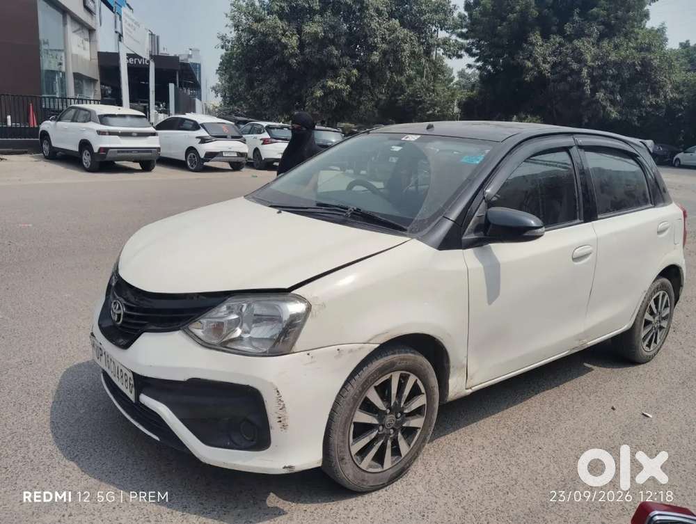 Toyota Etios Liva V Dual Tone, 2019, Petrol