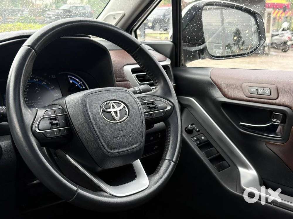 Toyota Innova Hycross 2.0 Zx (o) Hybrid 7 Str, 2023, Petrol