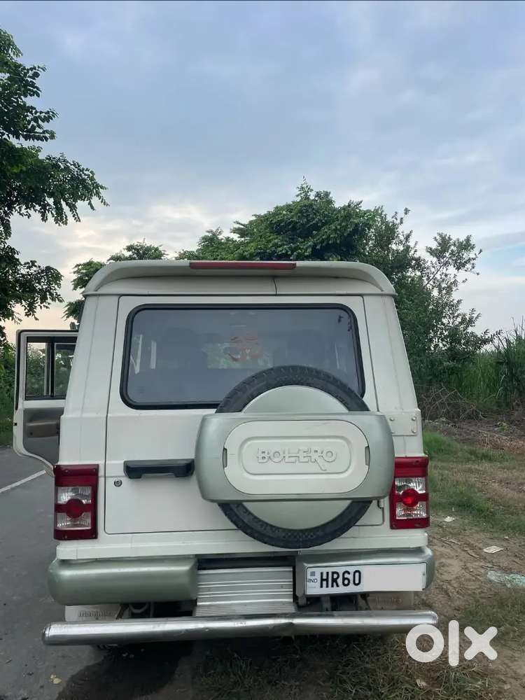 Clean Condition No Dent Bolero White Colour 2011