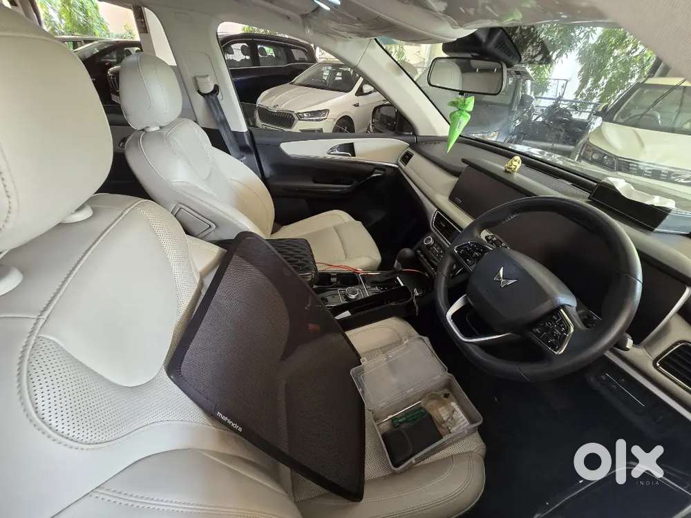Mahindra Xuv700 2024 Petrol Well Maintained