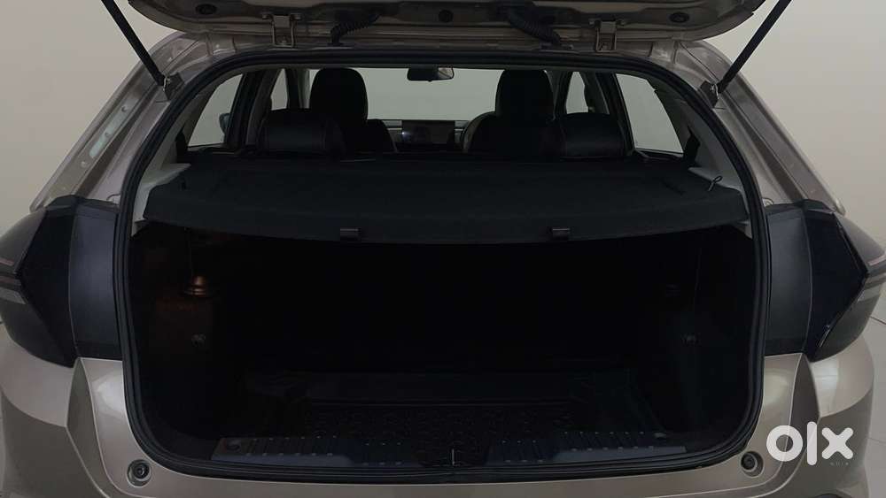 Tata Altroz Xe Petrol, 2025, Petrol