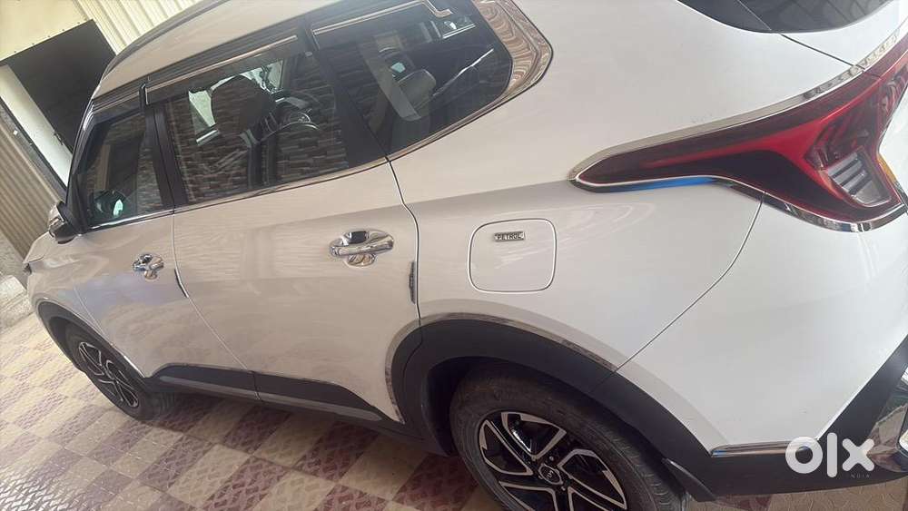 Kia Carens 2023 Petrol Well Maintained