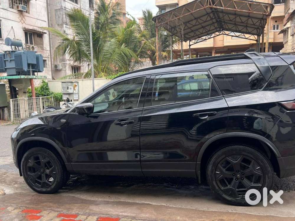 Tata Safari Accomplished+ Automatic (at) 2024  Top Model  Black