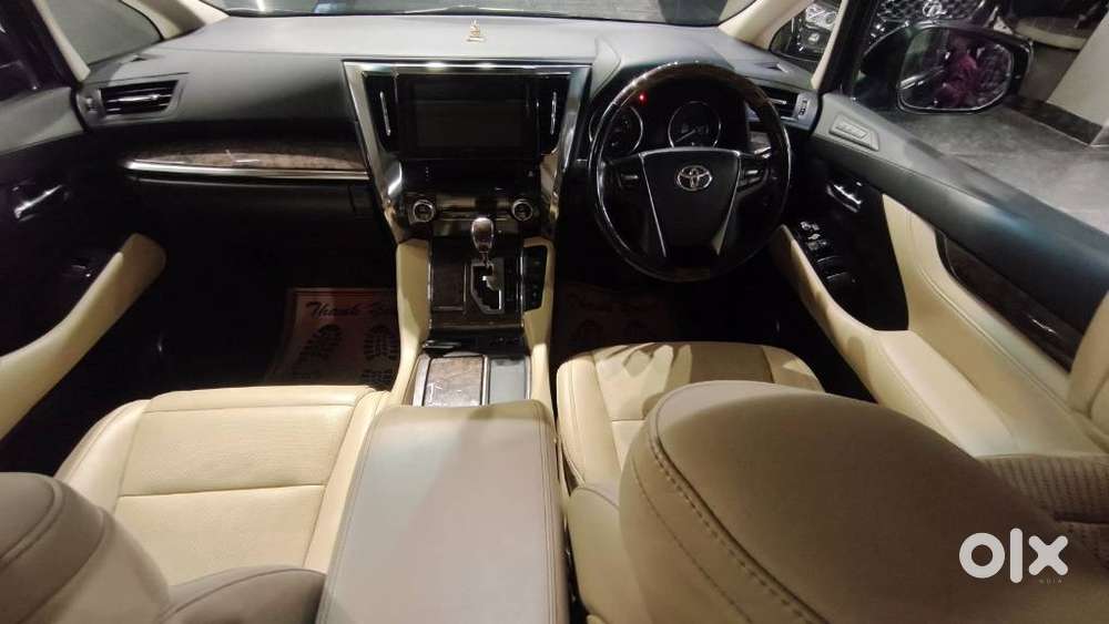 Toyota Vellfire 2.5 Executive Lounge, 2022, Petrol