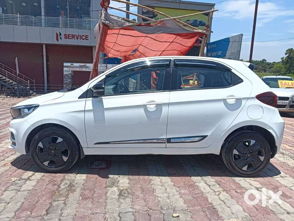 Tata Tiago 1.2 Revotron Xt (o), 2025, Petrol