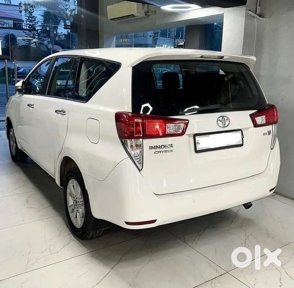 Toyota Innova Crysta 2.4 V 2016