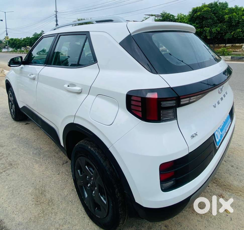 Hyundai Venue Sx Mt, 2024, Petrol