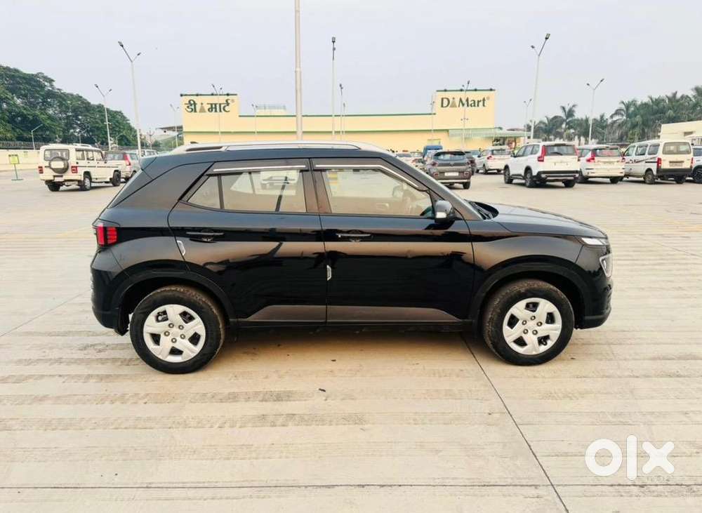 Hyundai Venue Sx Petrol Sunroof 1st Owner