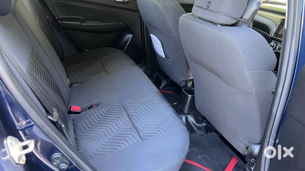 Showroom-condition, Accident-free Maruti Suzuki Swift Zxi