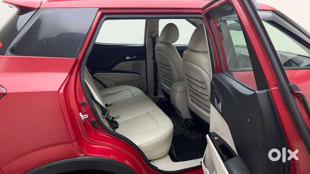 Mahindra Xuv300 W8 (o) 1.5 Diesel Amt, 2023, Diesel
