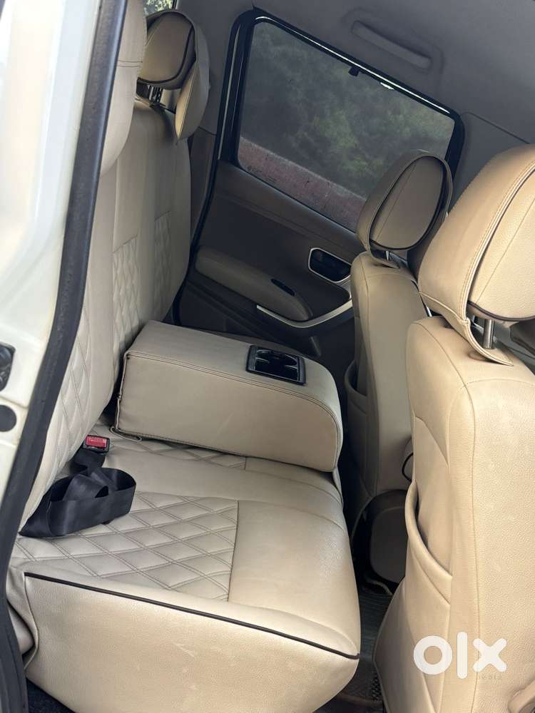 Mahindra Tuv 300 Mhawk100 T8 Amt, 2016, Diesel