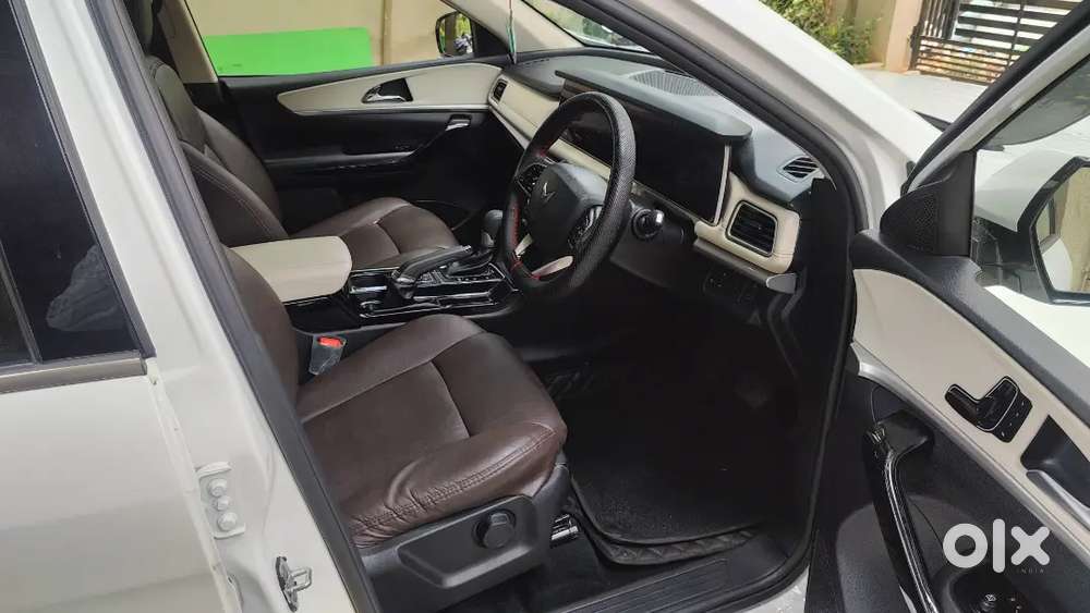 Mahindra Xuv700 2023 Ax7 At