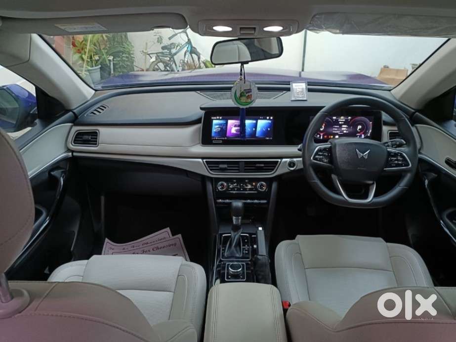 Mahindra Xuv700 2.0 Ax 7 Petrol At Str, 2021, Petrol