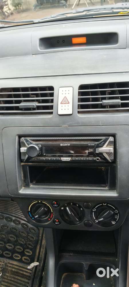 Maruti Suzuki Swift Vxi Bsiv, 2011, Petrol