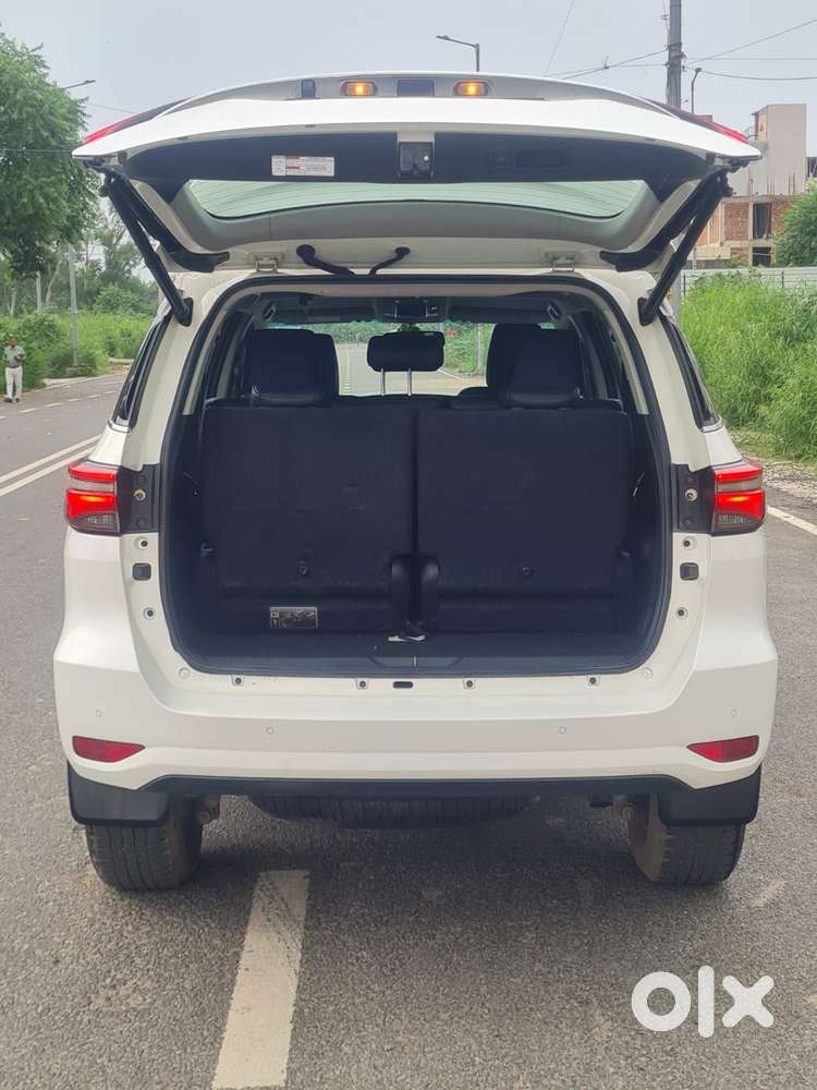 Toyota Fortuner [2021-ongoing] 2.8 2wd Diesel At, 2023, Diesel