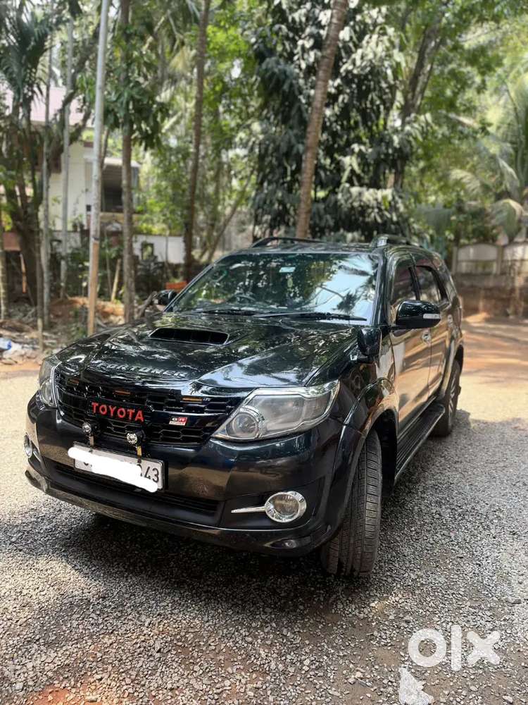 Toyota Fortuner 2011 Diesel 165 Km Driven