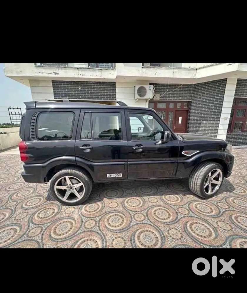 Mahindra Scorpio Classic S10  2017