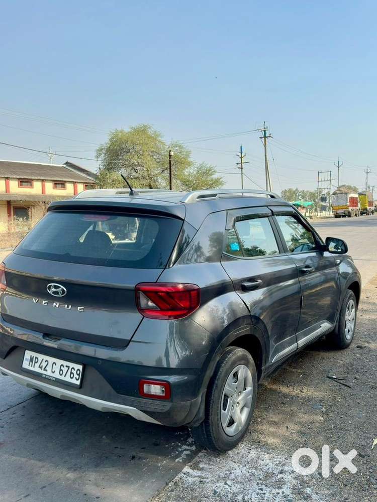 Hyundai Venue 2022 Petrol Well Maintained