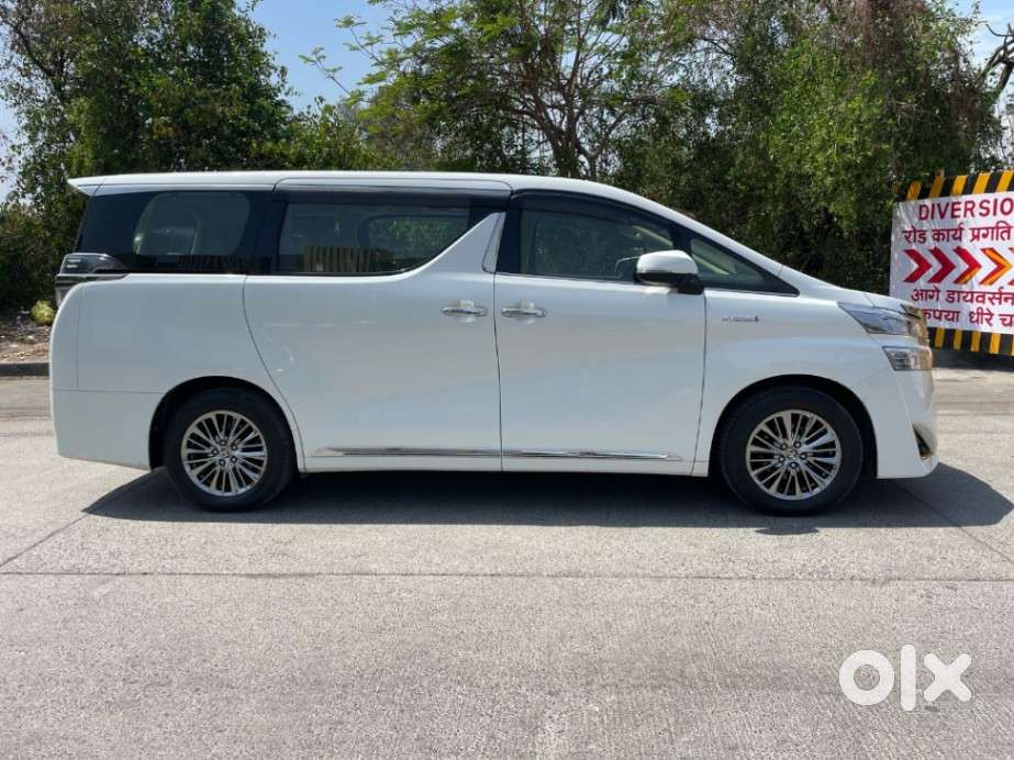 Toyota Vellfire Vip – Executive Lounge, 2023, Cng & Hybrids