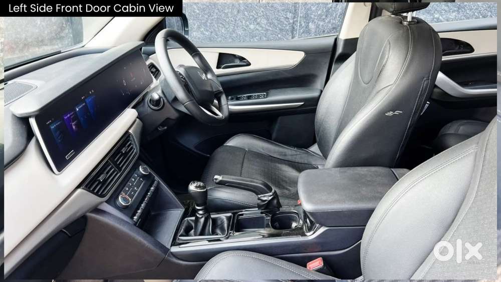 Mahindra Xuv700 Ax 3 Petrol Mt 5 Str (e), 2022, Petrol
