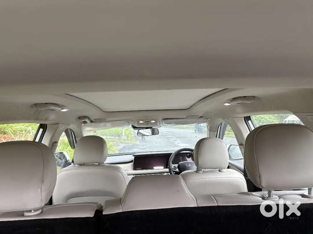 Mahindra Xuv700 2023 Ax7 Luxury Awd/extended Warranty