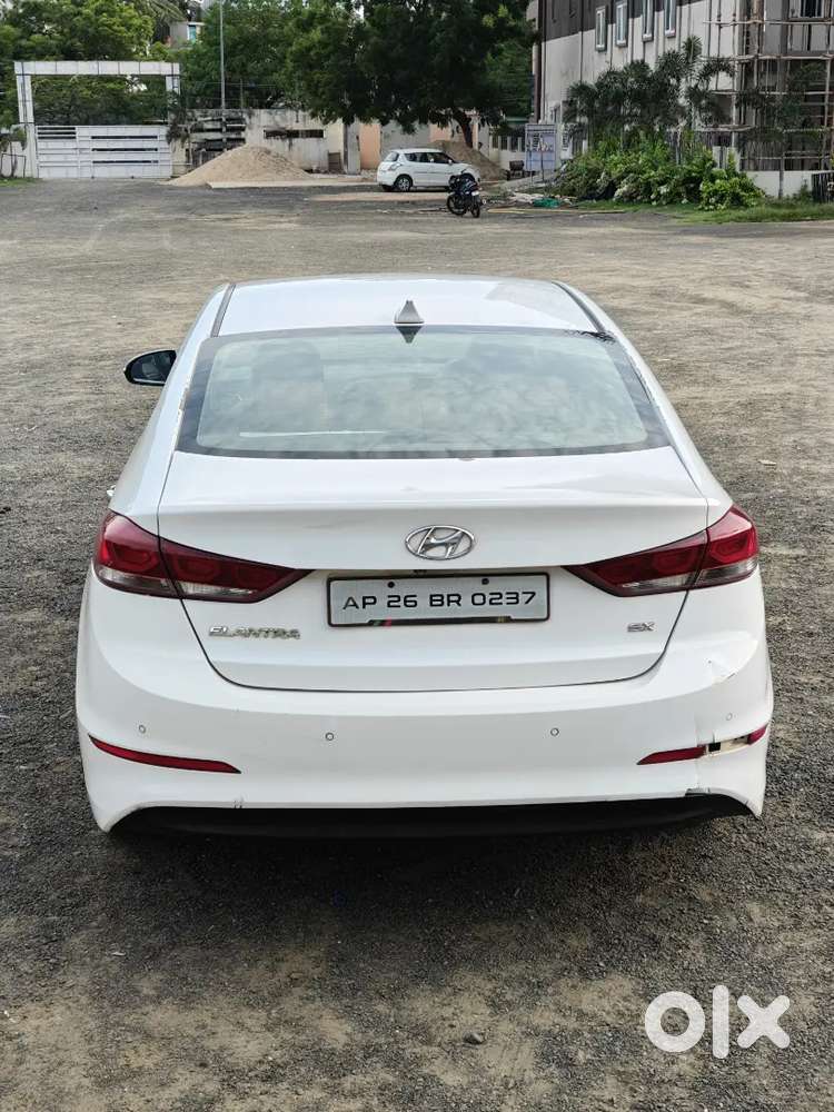Hyundai New Elantra 2016 Diesel 132000 Km Driven