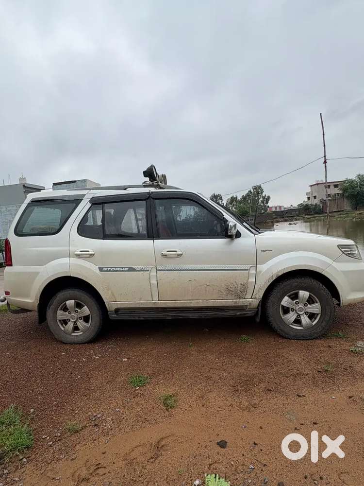 Tata Safari Storme 2016 Diesel 130000 Km Driven
