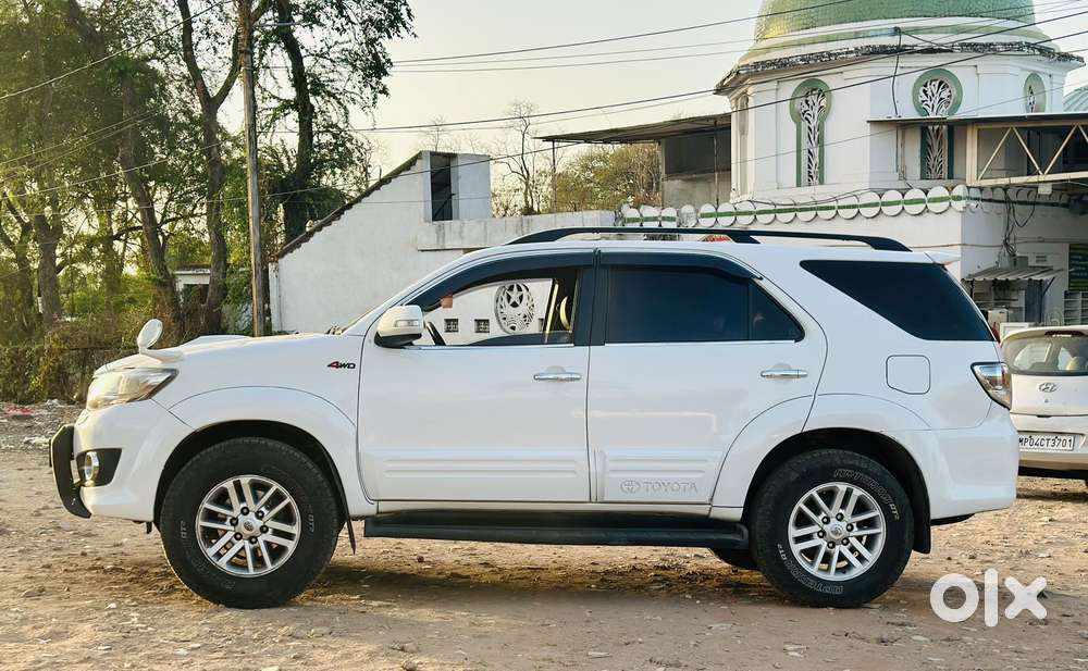 Toyota Fortuner 4x4 Manual Limited Edition, 2014, Diesel