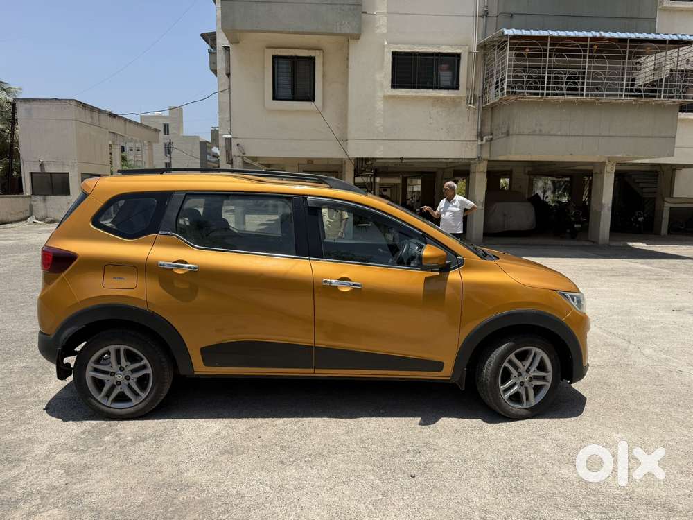 Renault Triber Rxz, 2023, Petrol