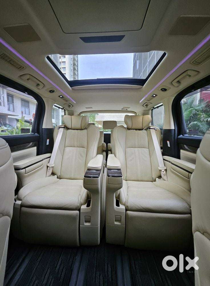 Toyota Vellfire 2.5 Executive Lounge, 2020, Diesel