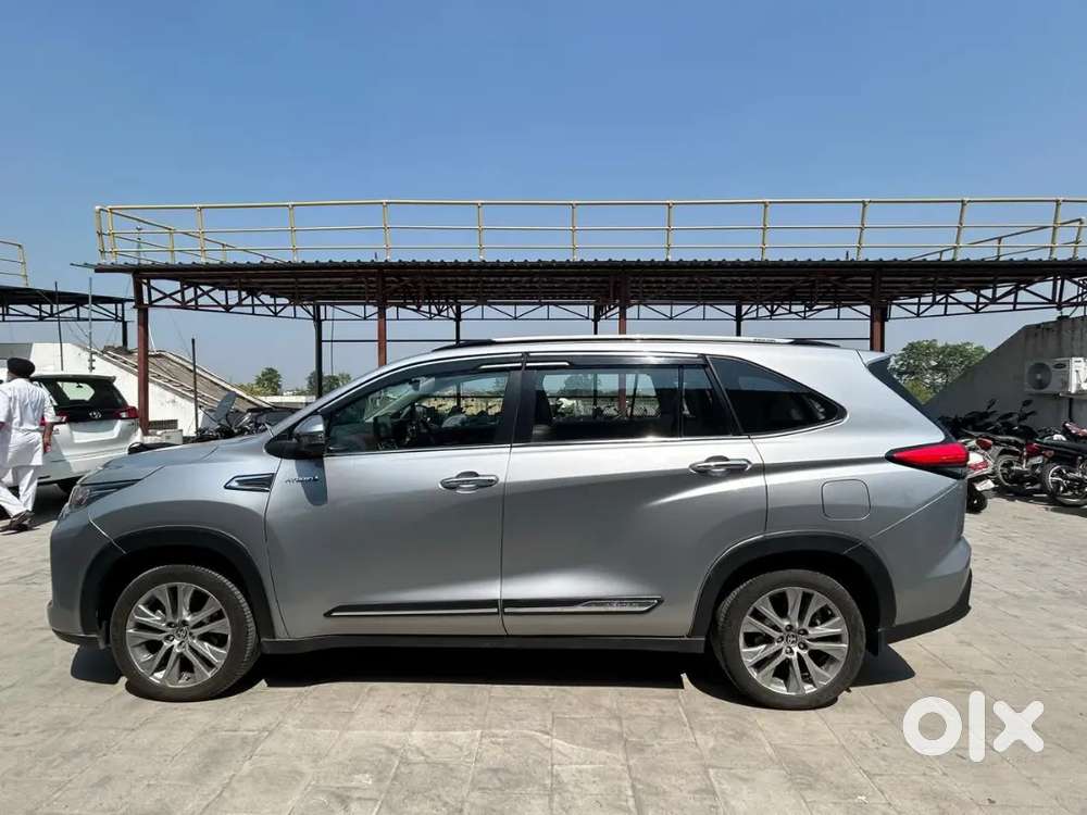 Toyota Innova Hycross 2023 Petrol 96000 Km Driven
