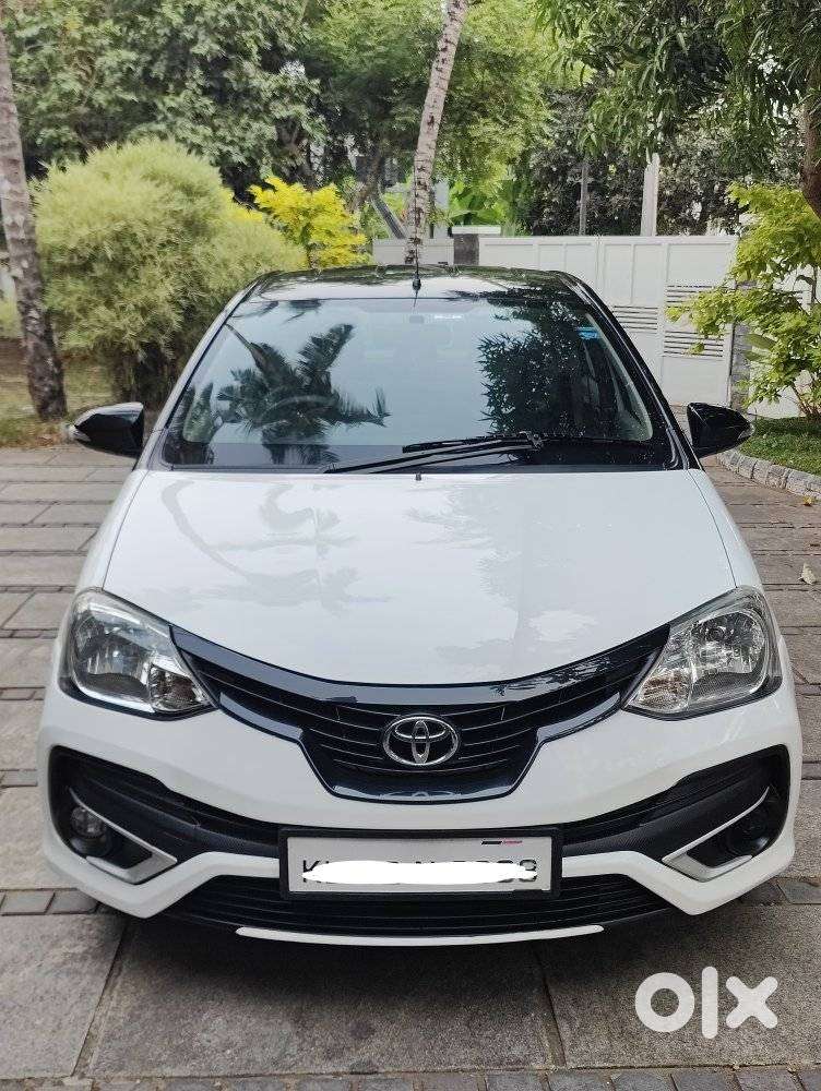 Toyota Etios Liva 1.2 V Dual Tone, 2019, Petrol