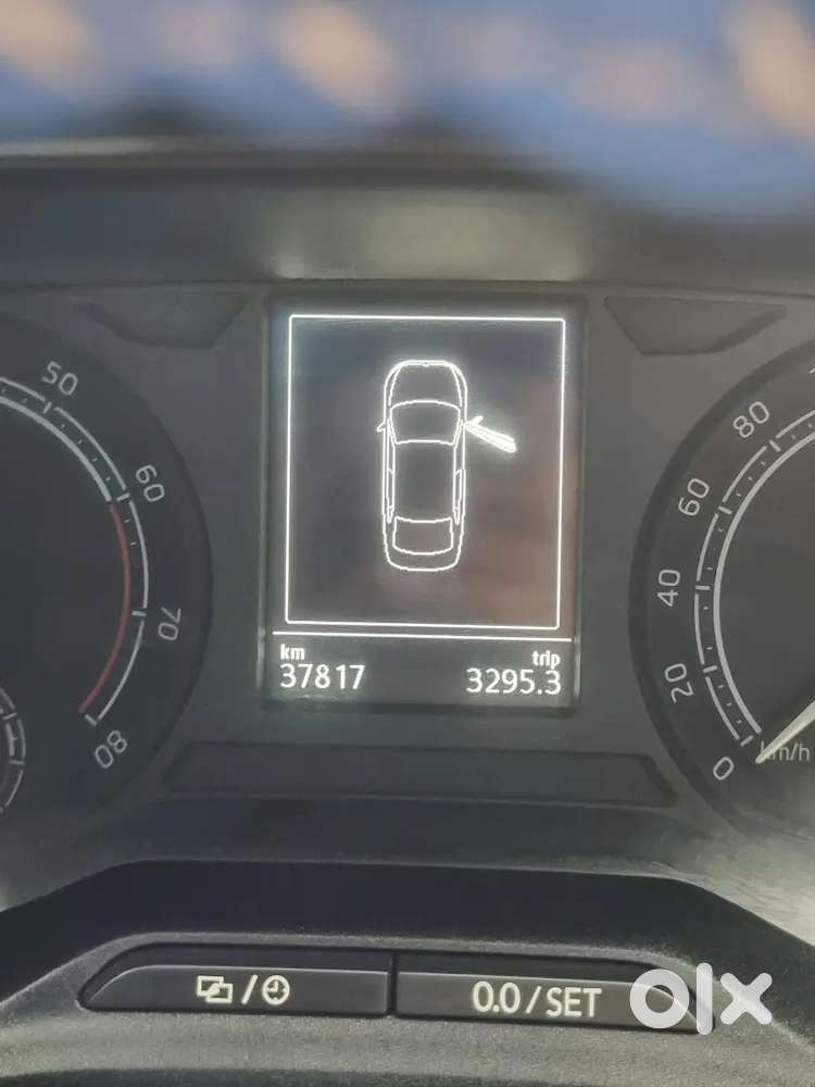 Skoda Slavia 1.0 Tsi  (2023)