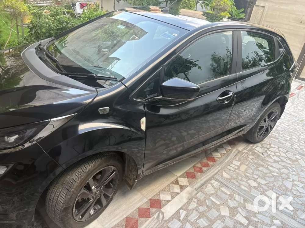 Tata Altroz 1.2 Xz Plus Dark Edition, 2023, Petrol