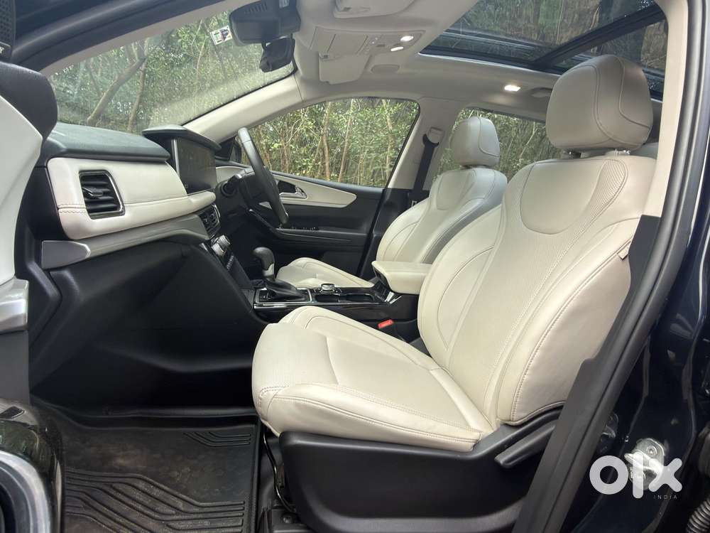 Mahindra Xuv700 2.2 Ax 7 Diesel At Luxury Pack Str, 2025, Diesel