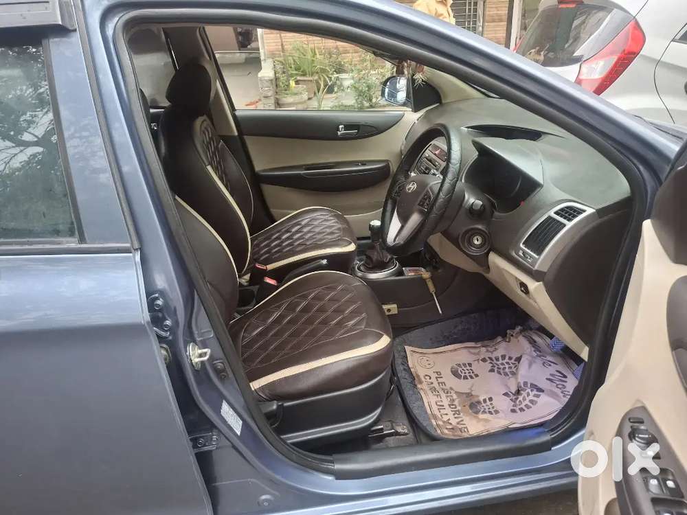 I20 Sportz 2012model(may)
3rd,owner
Petrol/cng,(not,on,paper)km=80,000