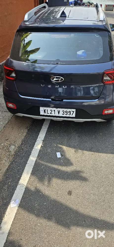 Hyundai Venue 2020 Cng & Hybrids 63000 Km Driven Blue Colour