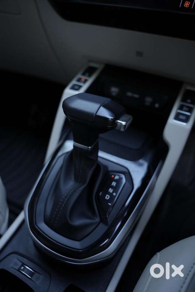 Kia Carens Clavis 2025 Petrol Well Maintained