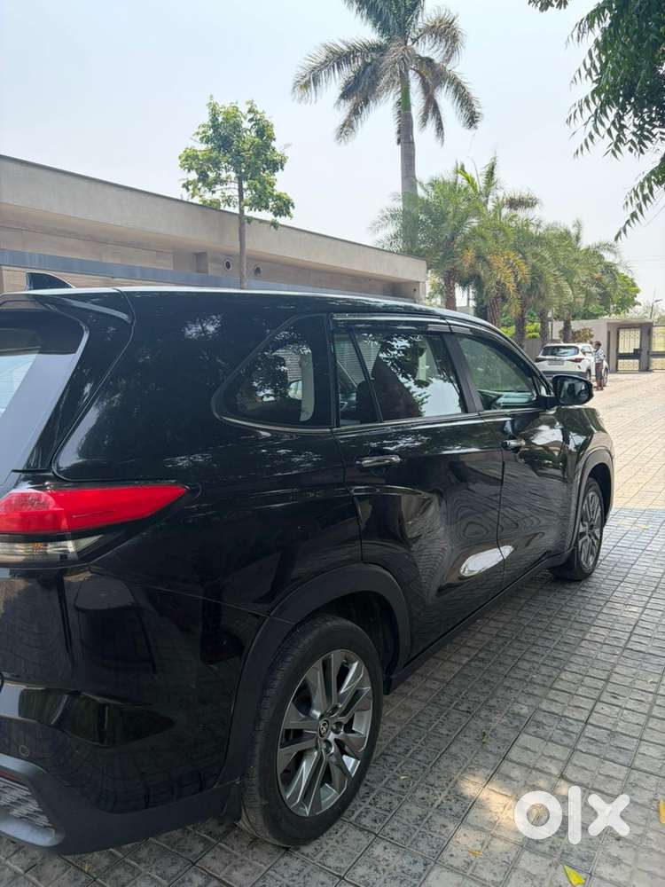 Toyota Innova Hycross Zx(o), 2025, Petrol