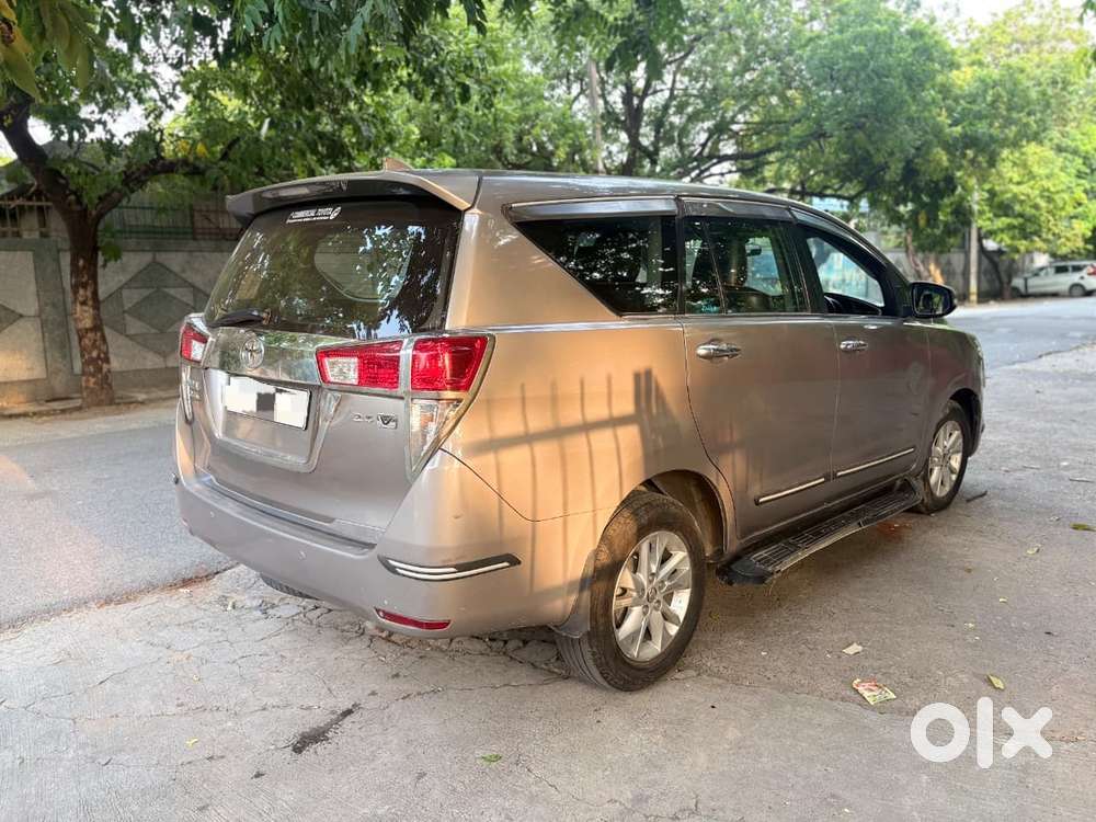 Toyota Innova Crysta 2.4 V 8 Str, 2016, Diesel