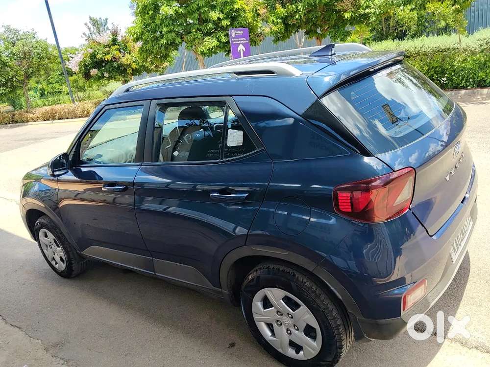 Hyundai Venue 2022 Petrol 65000 Km Driven
