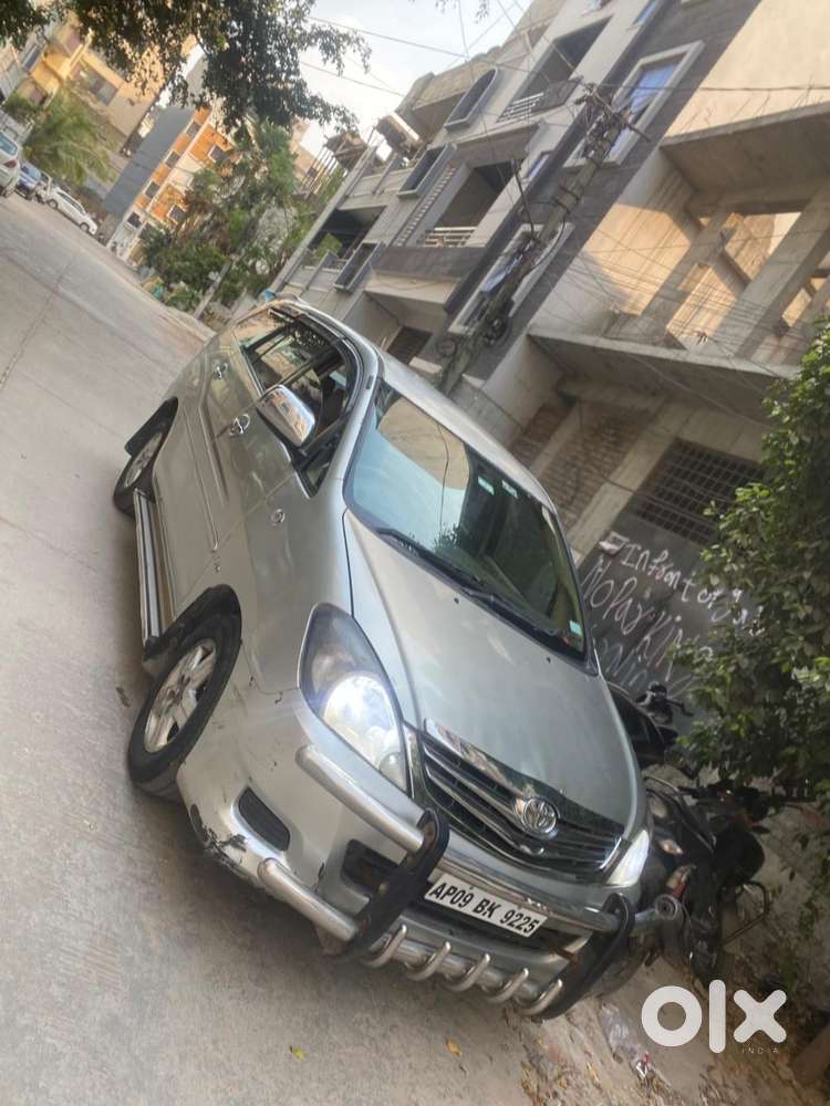 Toyota Innova 2004-2011 2.5 V Diesel 8-seater, 2007, Diesel